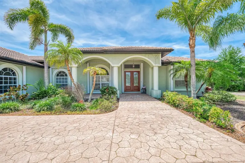 900 Park Place Dr, FL