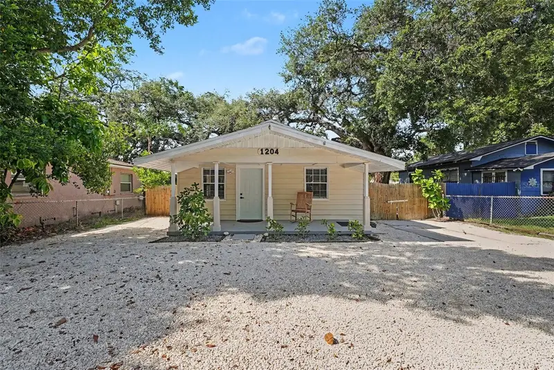 1204 E Cayuga St, FL