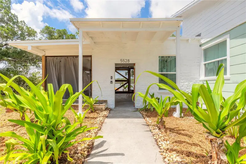 5528 W Bayshore Dr, FL