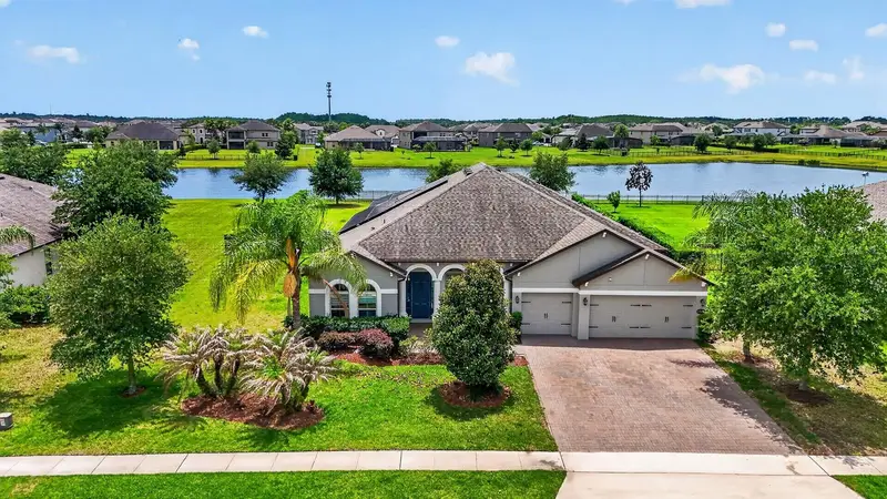 17614 Sailfin Dr, FL