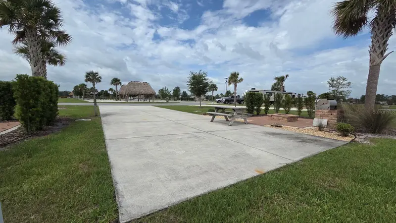 71 Cedar Cir E, FL