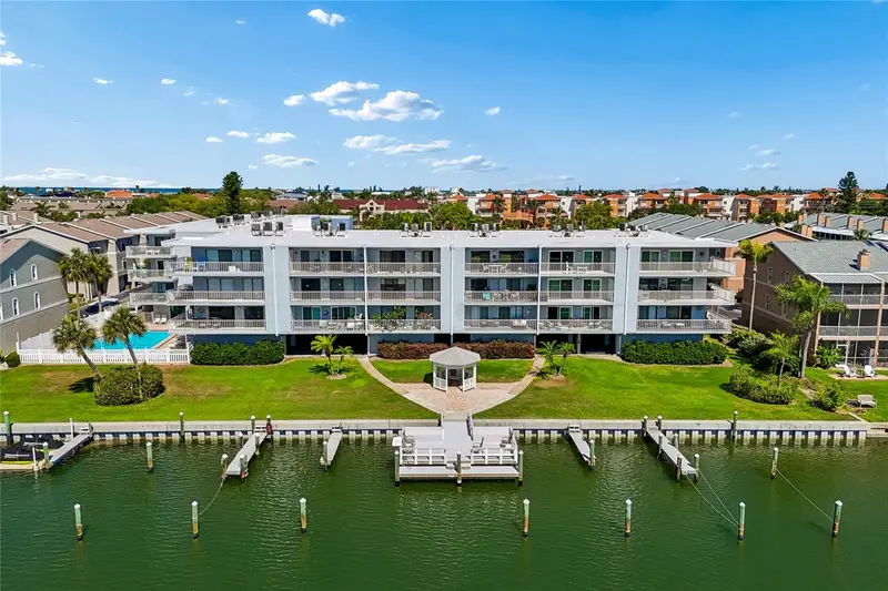 719 Pinellas Bayway S #301, FL