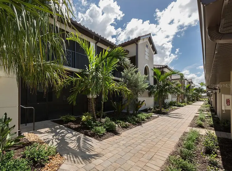 5528 Palmer Cir #105, FL