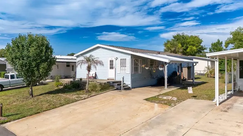 125 Pine Tree Dr, FL