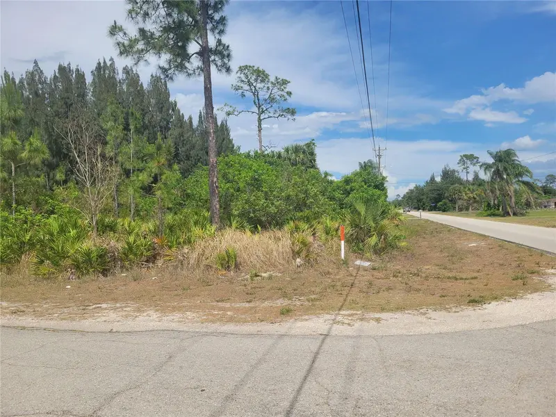 2601 E 10th St, FL