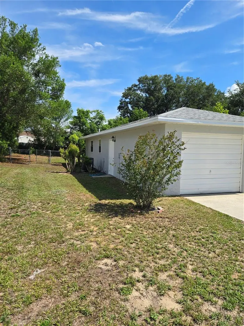 4 Clear Way, FL