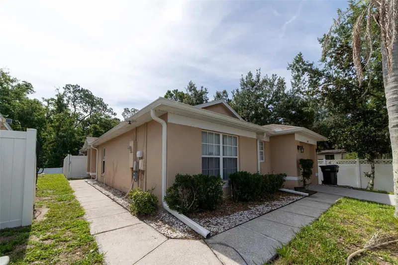 298 Hammock Ct, FL