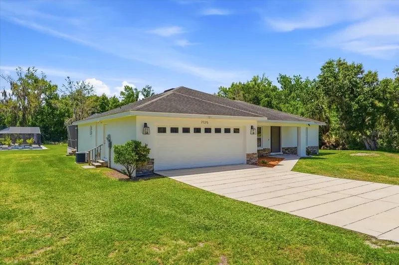 7125 Honeysuckle Dr, FL
