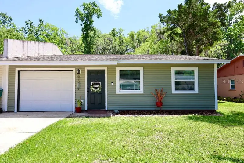 915 Royal Oak Ct, FL