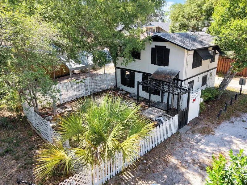 658 Avenue B Nw, FL