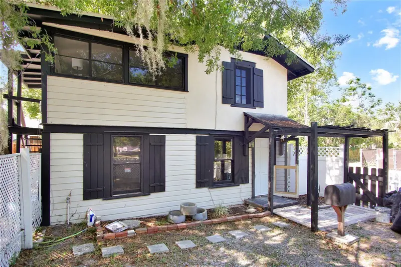 658 Avenue B Nw, FL