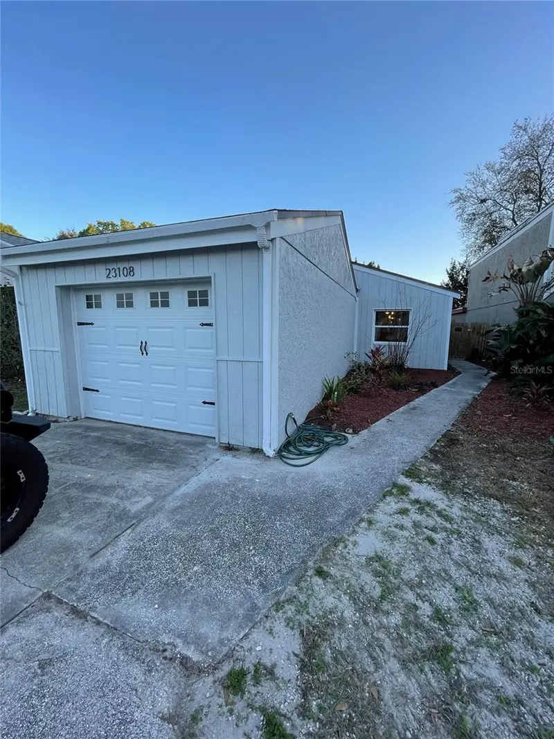 23108 Dover Dr, FL