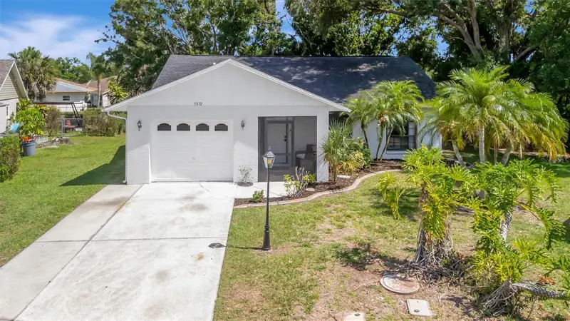 5872 Pauma Ct, FL