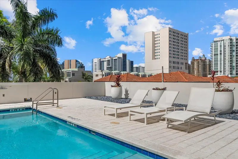 332 Cocoanut Ave #302, FL