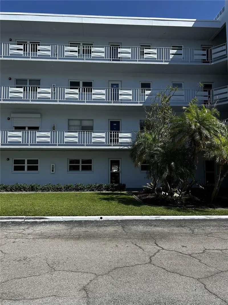 5555 Gulf Blvd #310, FL