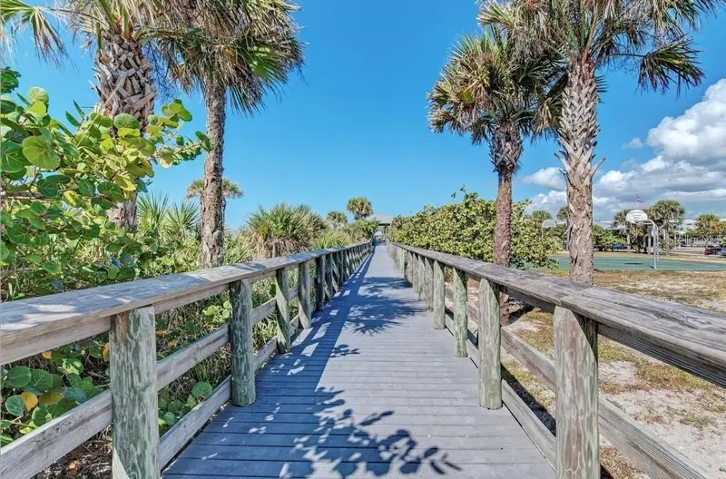 44 Starling Dr, FL
