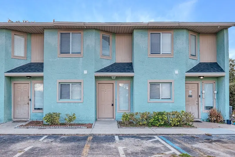 283 Gardner Ln #F, FL