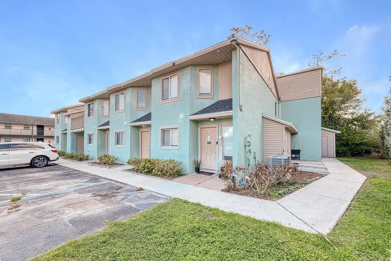 283 Gardner Ln #F, FL
