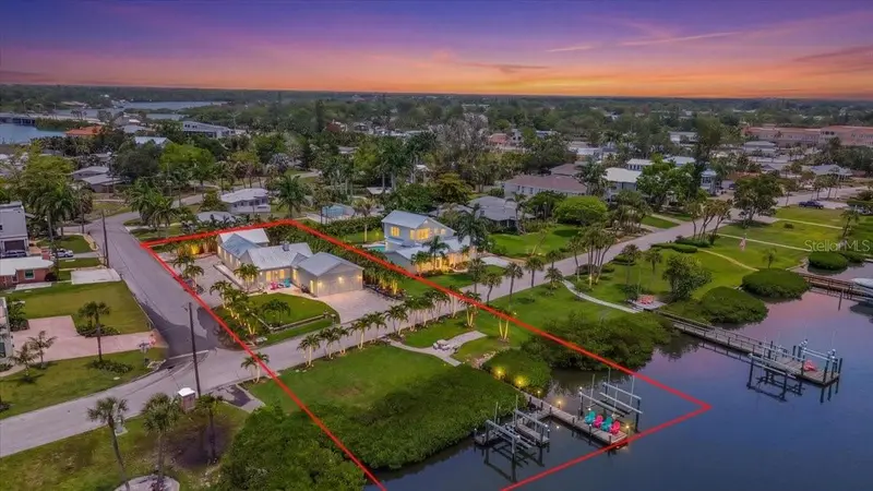 216 Sunrise Dr, FL