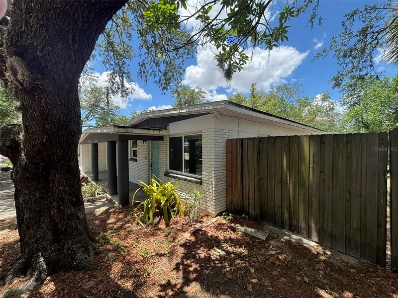 2908 E Howell St, FL