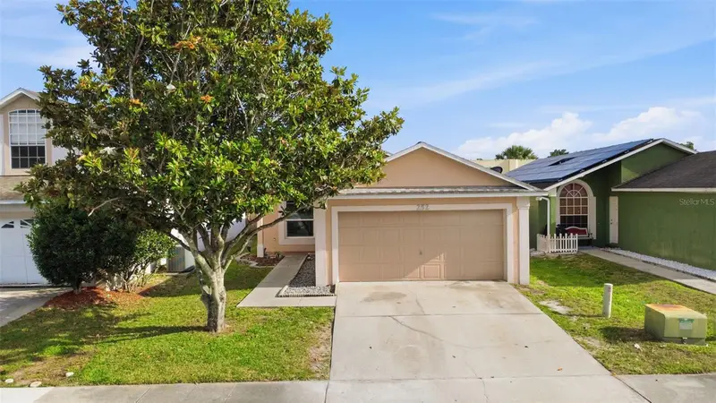 252 Daniels Pointe Dr, FL