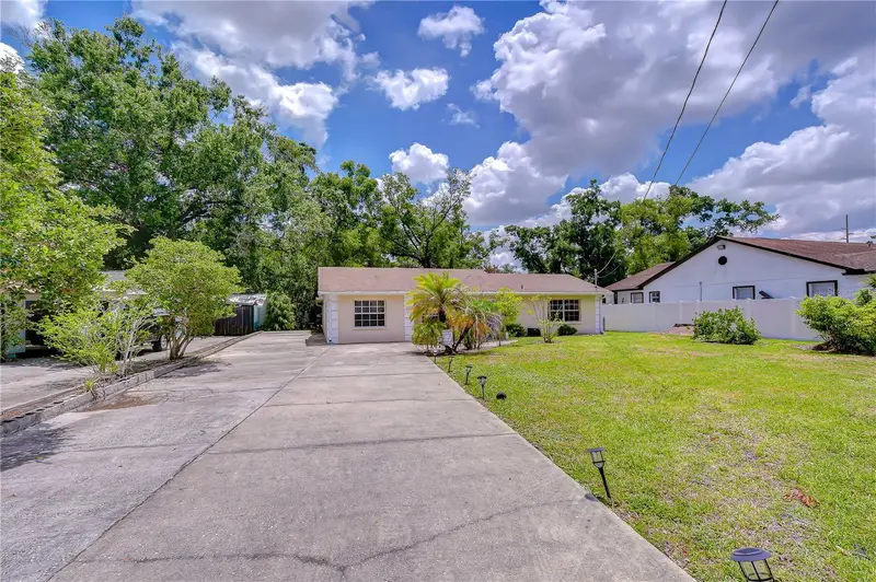 7905 N Fremont Ave, FL