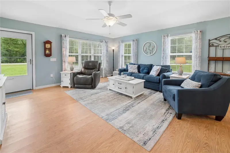 229 Sw Caboose Dr, FL