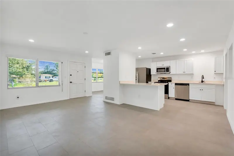 448 Ridge Dr, FL