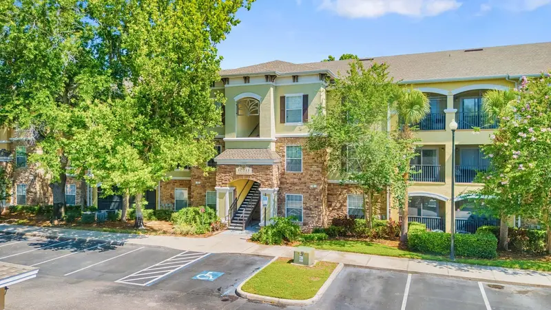 10211 Courtney Palms #303, FL