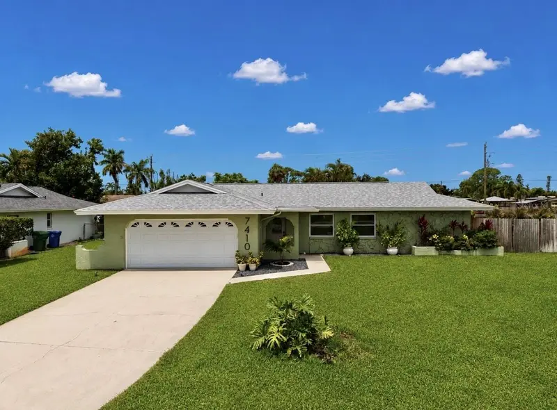 7410 13th Ave W, FL