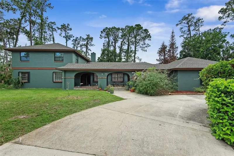 326 Wellington Dr, FL