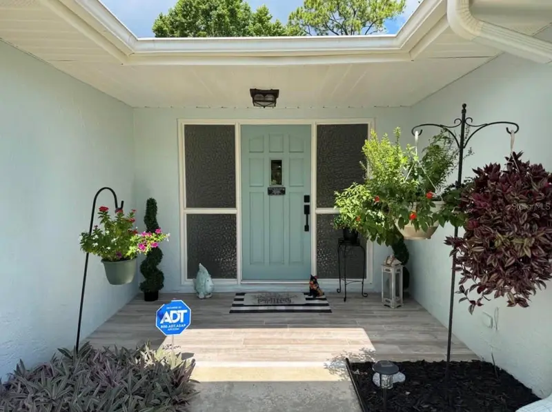 16 Courtney Pl, FL