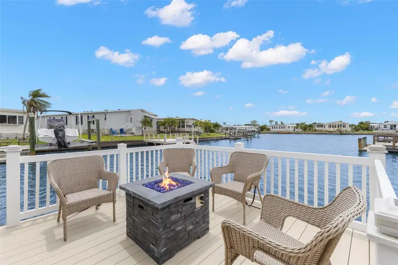 124 Americana Ct Ne #214, FL