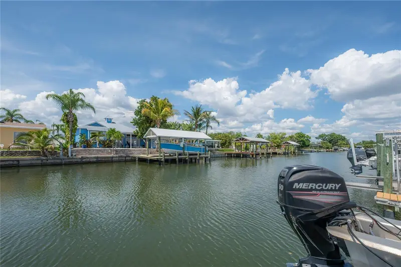 8757 Bay Pointe Dr, FL