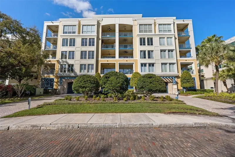 509 W Bay St #305, FL