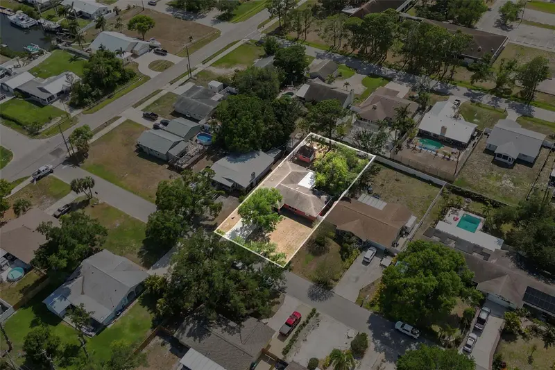1007 22nd Ave W, FL