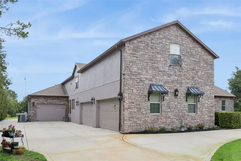 2075 Mustang Ct, FL