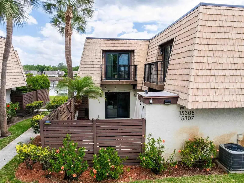 15307 W Pond Woods Dr #301, FL