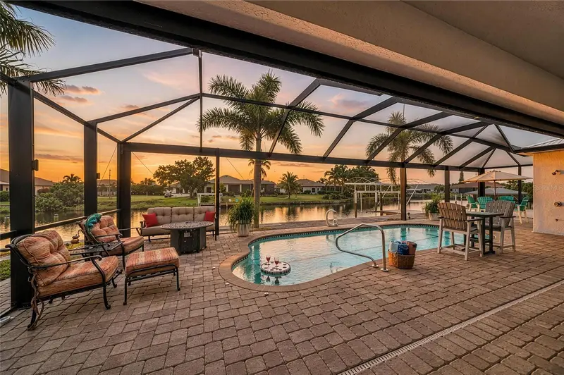 15704 Lakeland Cir, FL