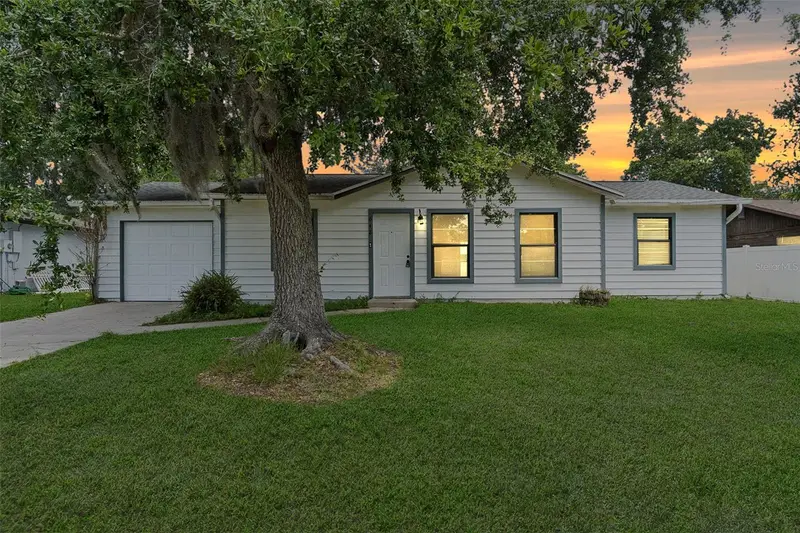648 Floridian Dr, FL