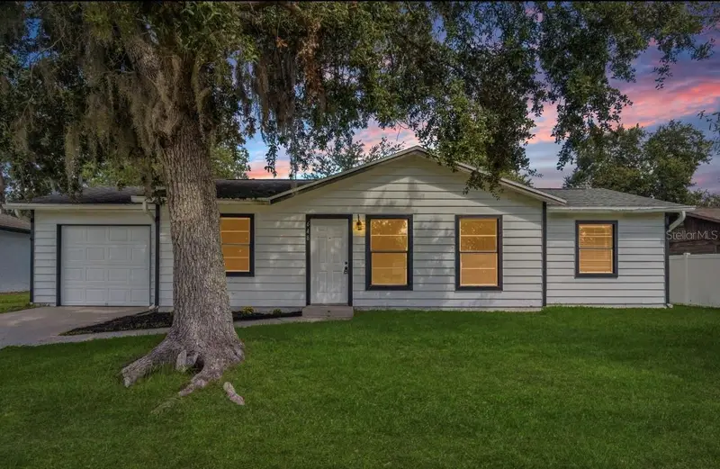 648 Floridian Dr, FL