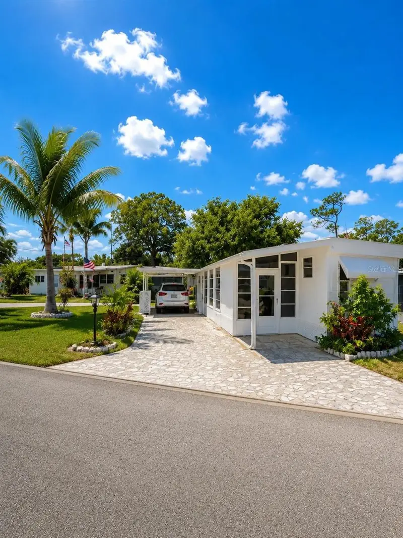 102 Lantern Pl, FL