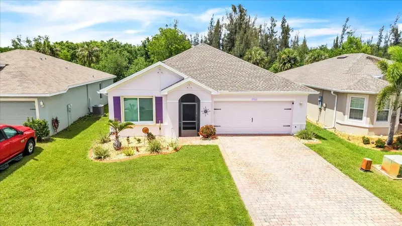 27932 Arrowhead Cir, FL