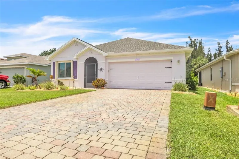 27932 Arrowhead Cir, FL