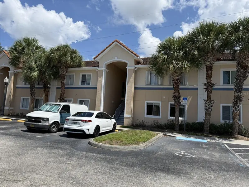 495 Las Cortes Ln #104, FL