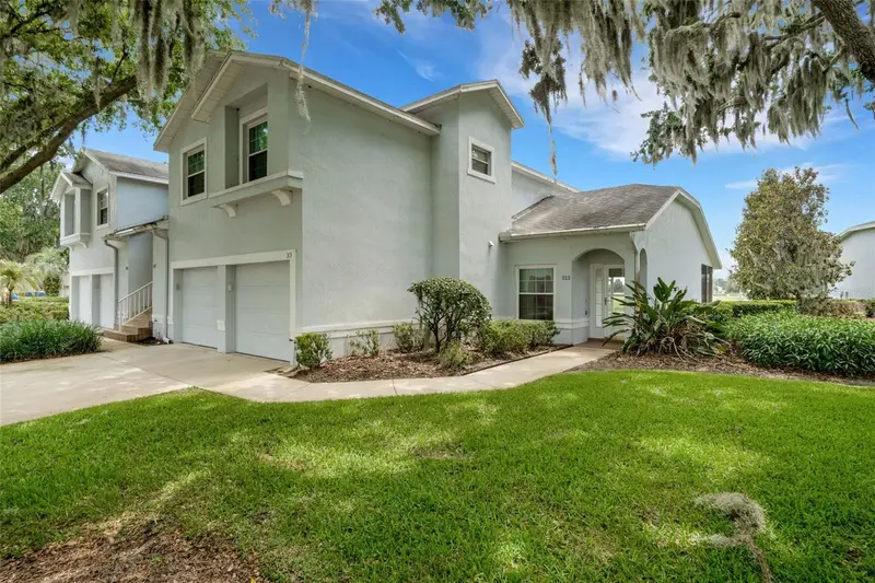 313 Eagle Ridge Dr #313, FL