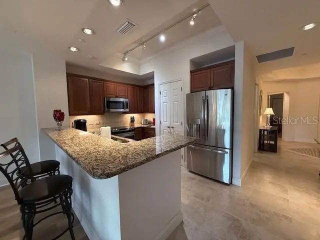 7710 Lake Vista Ct #302, FL
