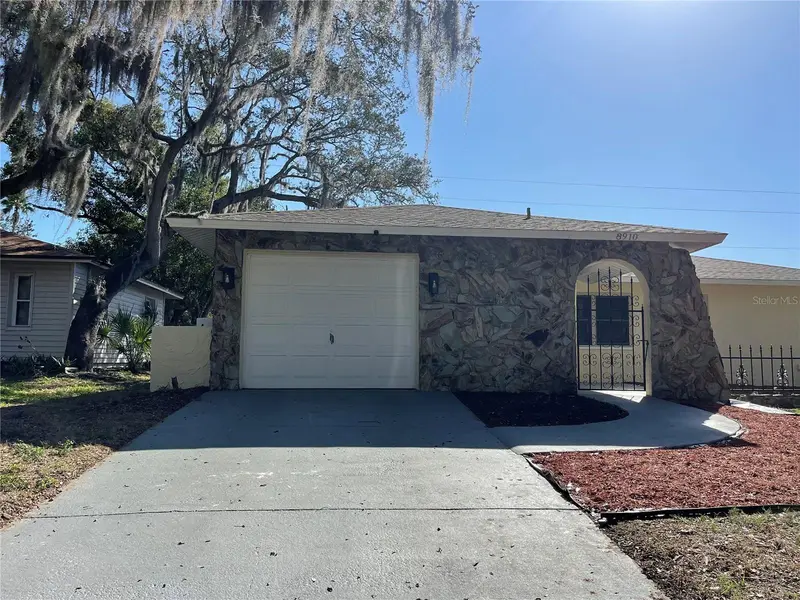 8910 Elm Leaf Ct, FL