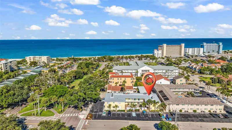 700 W Venice Ave #206, FL