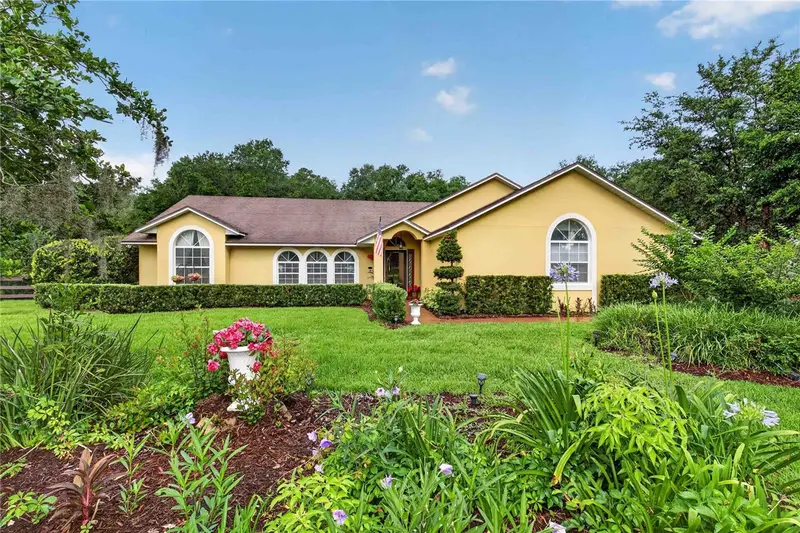22733 Stallion Dr, FL